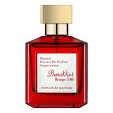 Rode glazen parfumfles met gouden dop en label Barakkat Rouge 540 Extrait